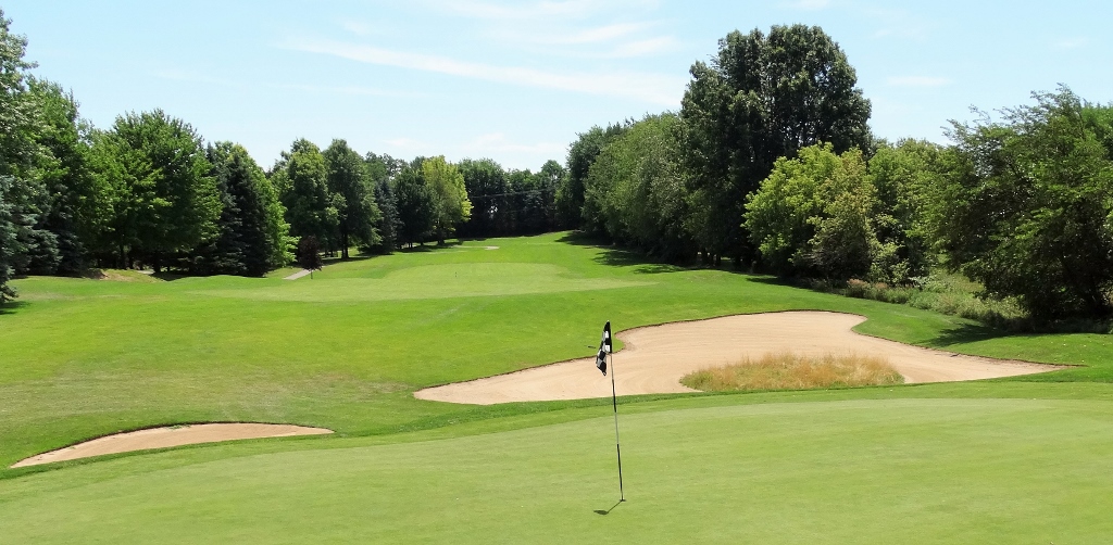 Golfing at Brentwood Golf Club & Banquet Center